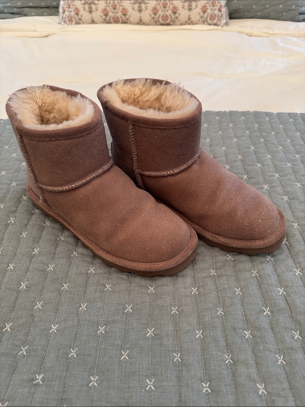 EUC BearPaw Shearling-Lined Short Suede Boots - Brown Sparkle - Size 7